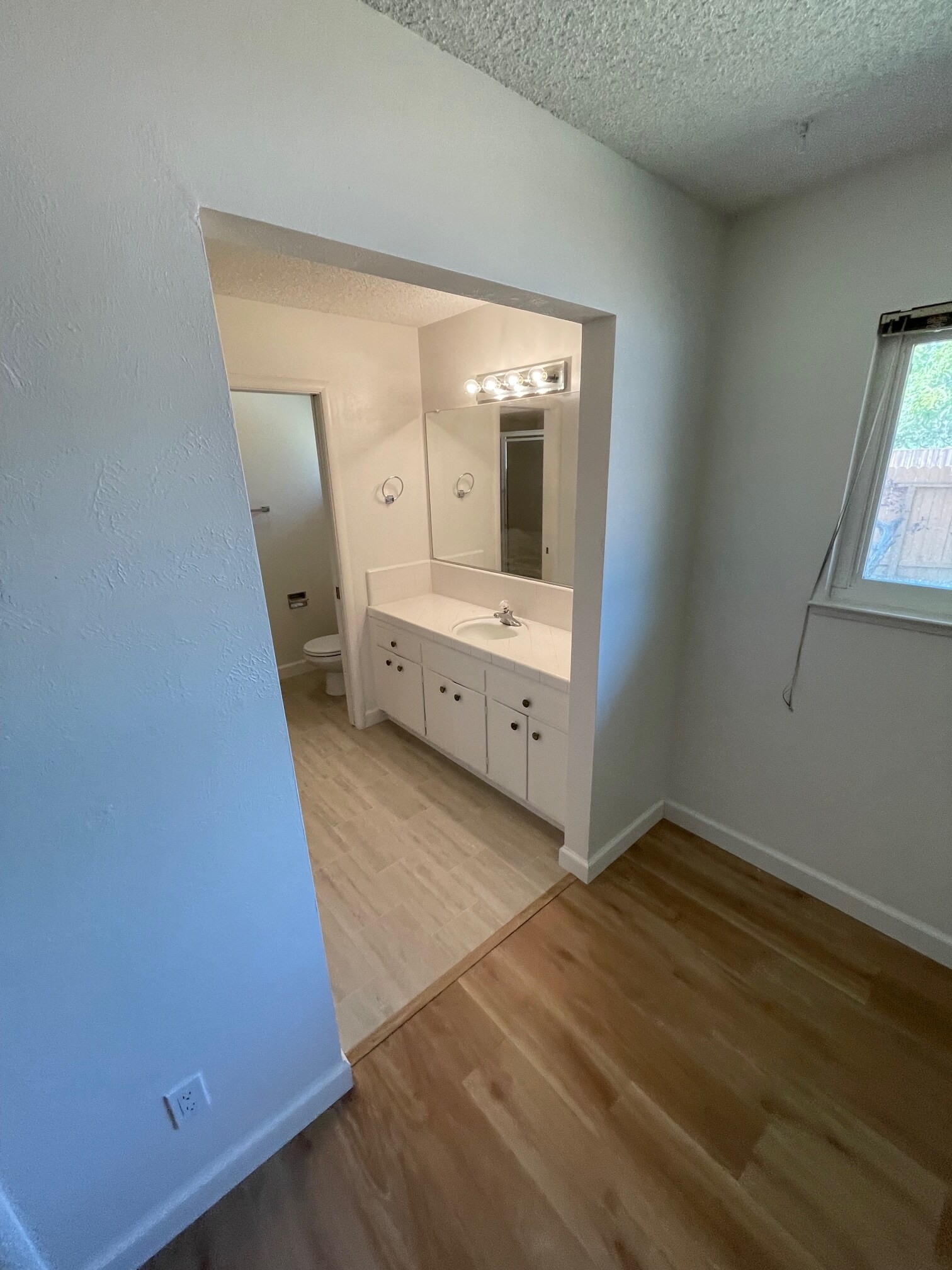 Building Photo - 6940 Los Cerros Dr