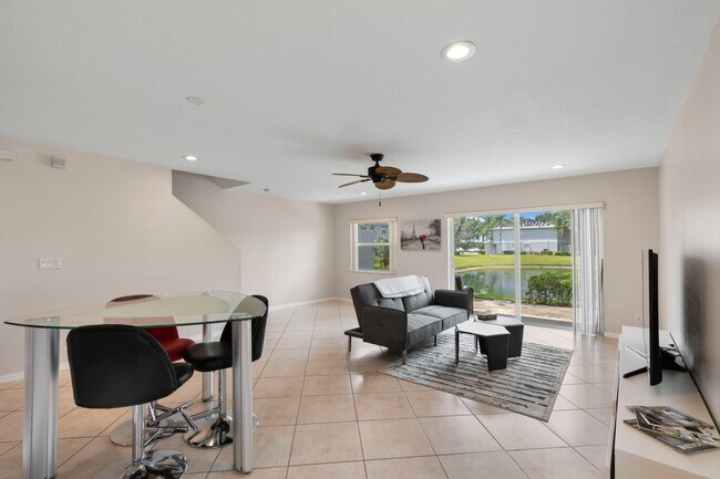 Building Photo - 16147 Sierra Palms Dr