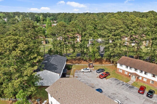 Building Photo - 110 Ravenwood Dr
