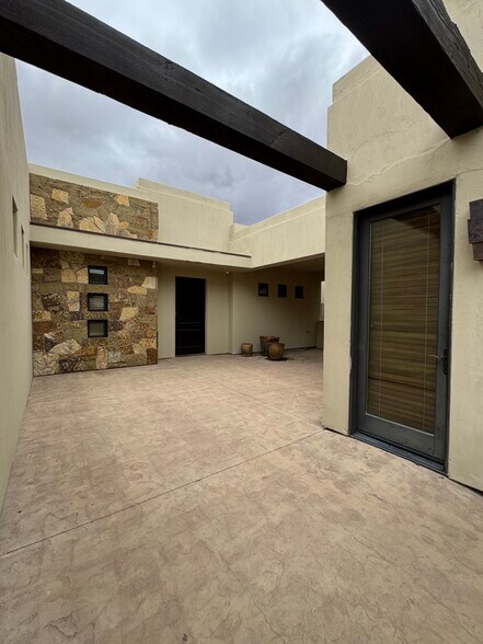 Building Photo - 1761 W Red Cloud Cir