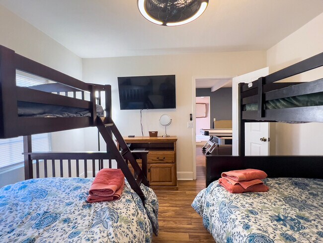 Building Photo - 3853 Lodestar Ln