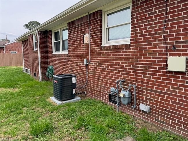 Building Photo - 6328 Shelby Ln