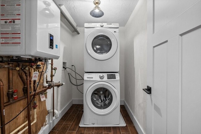 Building Photo - 38 Chester St