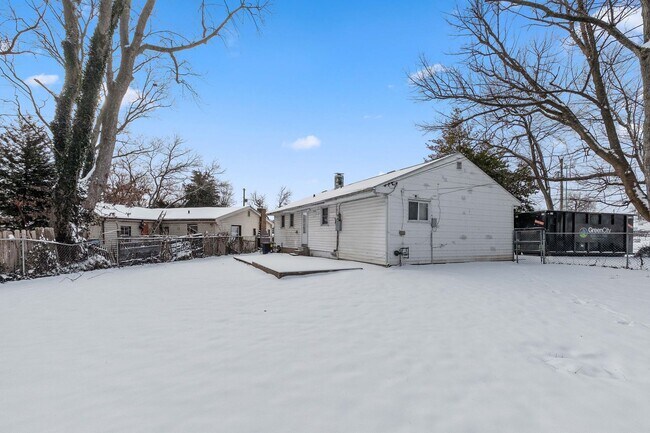 Building Photo - Bedroom, 1-Bathroom Home for Rent – Section 8 Accepted