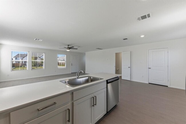 Building Photo - 385 Keefer