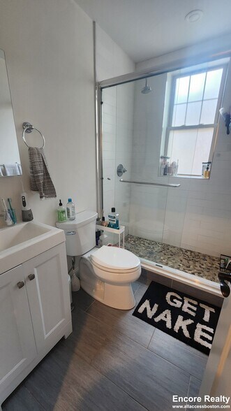 Building Photo - 2017 Commonwealth Ave