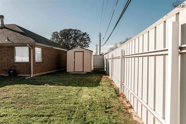 Building Photo - Charming 4BR House in Burkburnett (10 Min ...