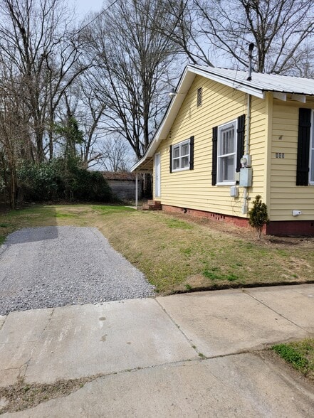 Building Photo - 805 S 14th St