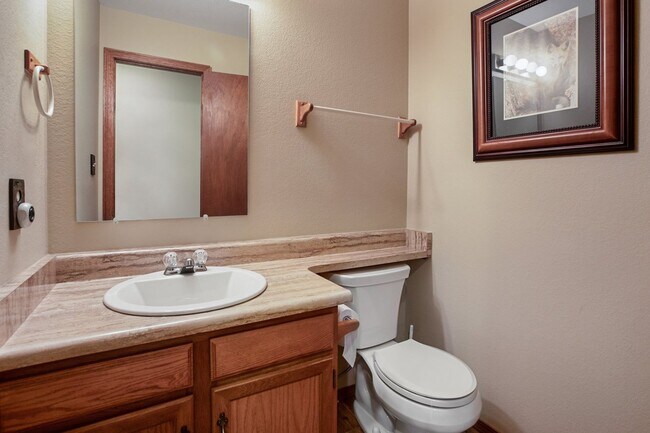 Building Photo - Beautiful Unit on Greenway for rent!