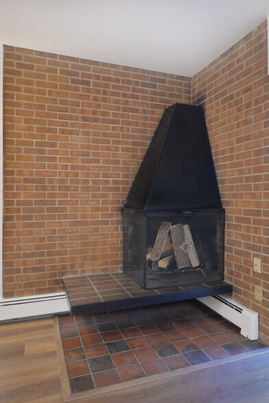 LIVING - 620 Mathews St