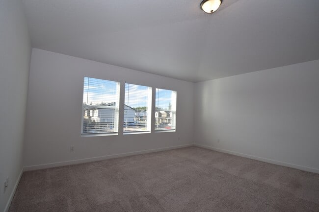 Building Photo - 1400 S 29th Blvd