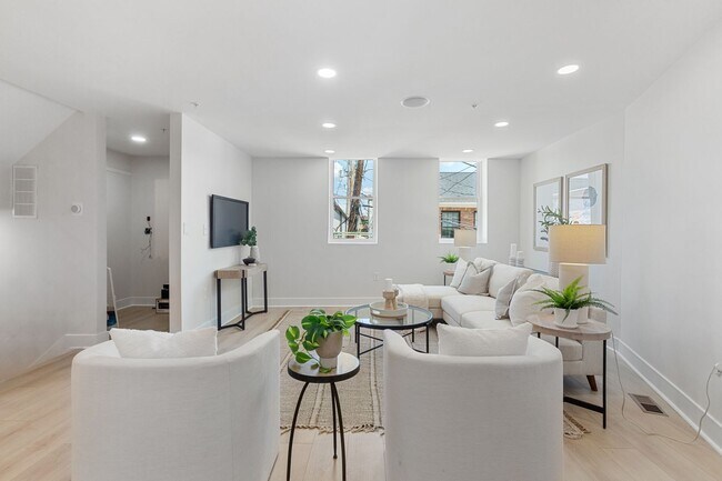Building Photo - STUNNING 4 Level Fells Point Rowhome! WITH...