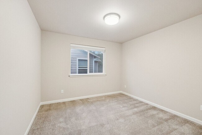 Building Photo - Well maintained 4-Bedroom 2.5 bath Graham home w/ Multiple Living Areas