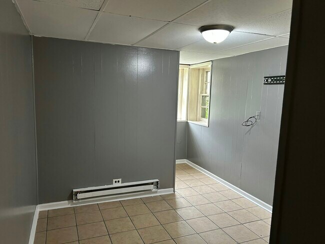 Building Photo - 1828 Gunderson Ave