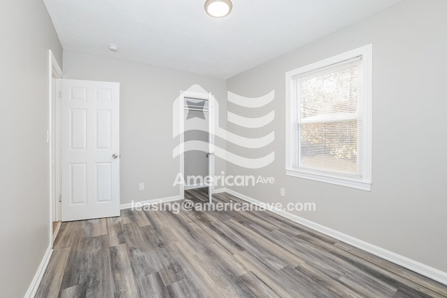 Building Photo - 12901 Kadel Ave