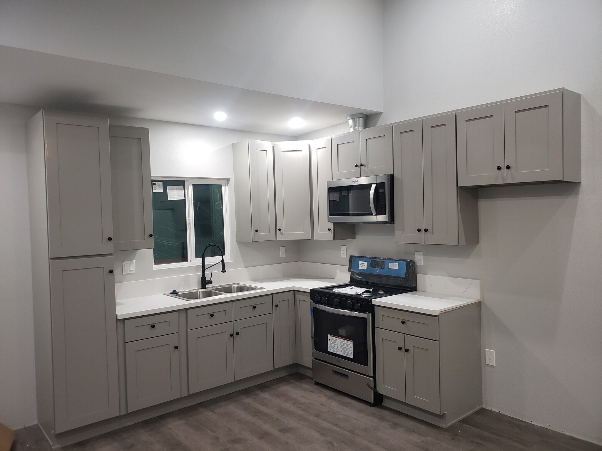 Building Photo - 1752 W 82nd St