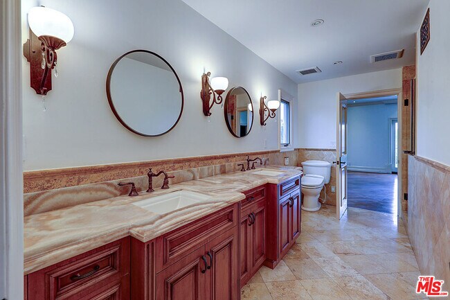 Building Photo - 209 S Anita Ave