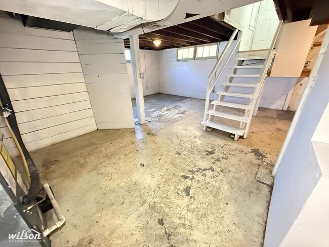 Building Photo - 211 S 16th Ave