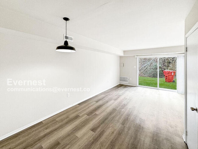 Building Photo - 111 Newcastle Dr