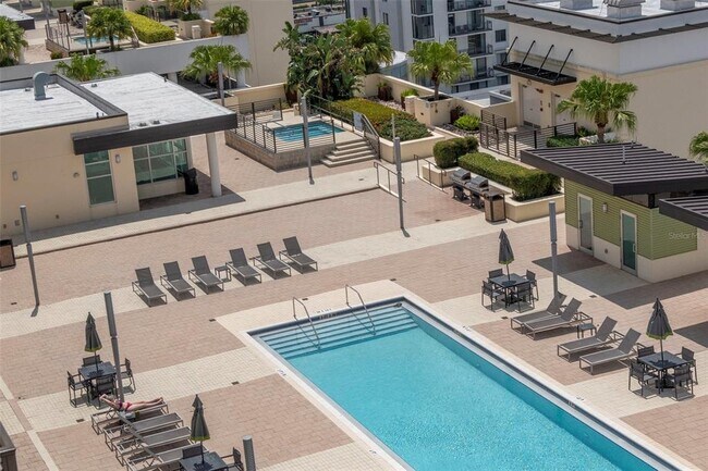 Building Photo - 1120 E Kennedy Blvd