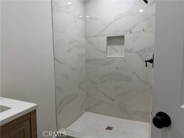 Building Photo - 1327 W 89th St