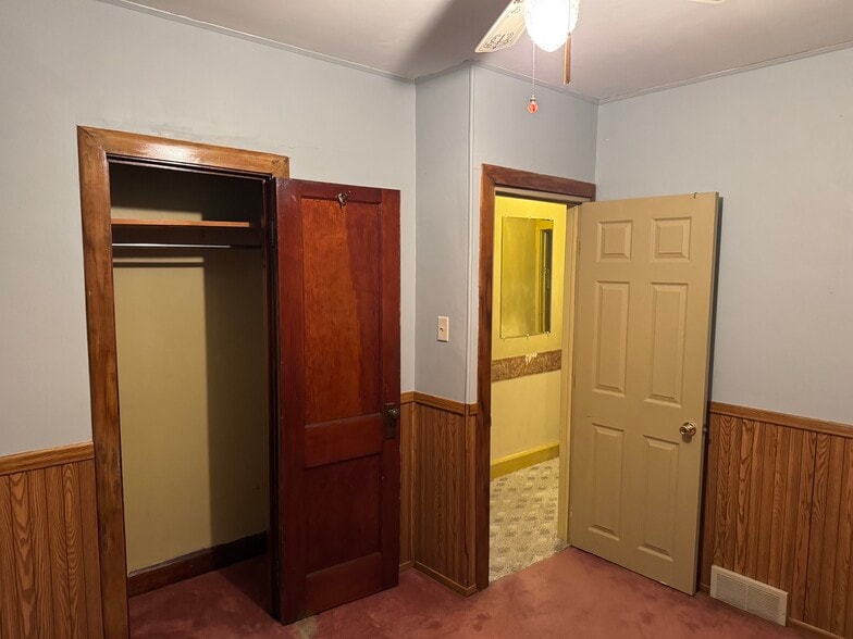 Building Photo - 2121 Cherry Ave