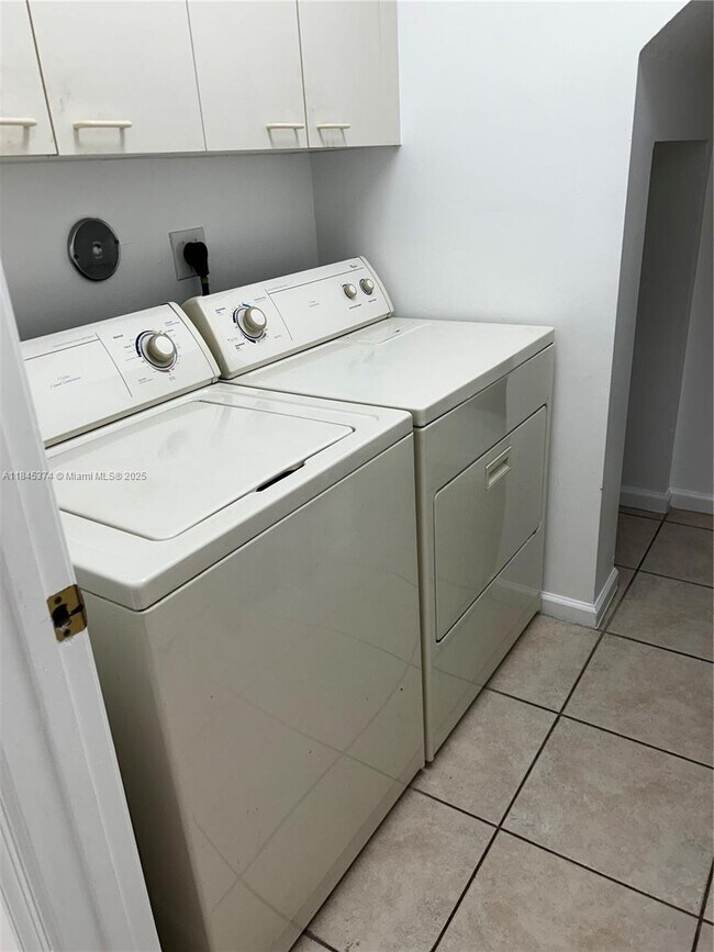 Building Photo - 4943 SW 163rd Ave