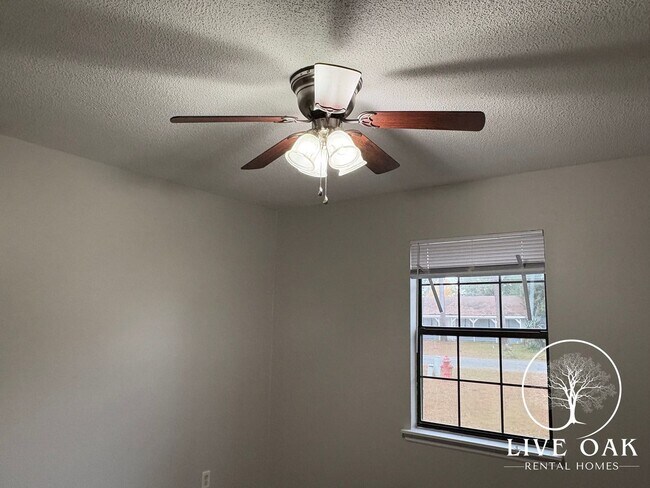 Building Photo - MOVE-IN SPECIAL: $500 OFF 1st MONTH'S RENT!**