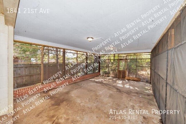 Building Photo - 1841 21st Ave