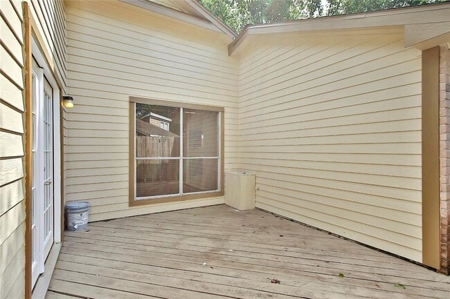 Building Photo - 6903 Foxmont Ln