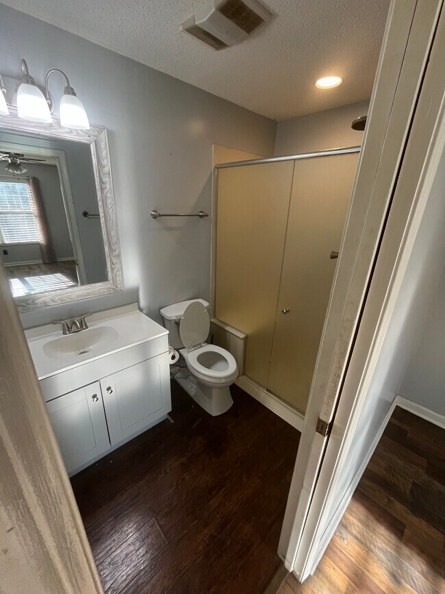 Building Photo - 2005 Locarno Dr