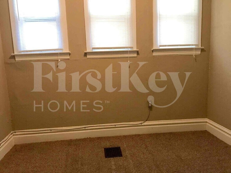 Building Photo - 2112 Lexa Dr