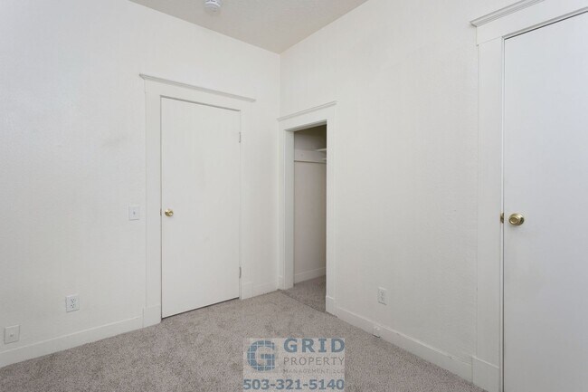 Building Photo - 2 Bedroom Home Available in Southeast Port...