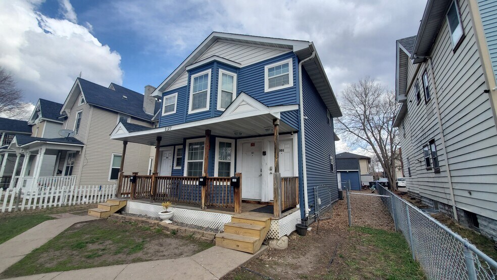 Building Photo - 2227 5th Ave S