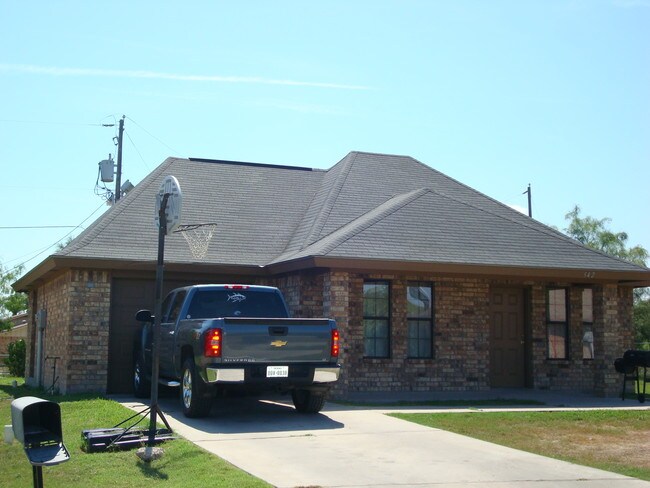 Building Photo - 542 Amigos Ln