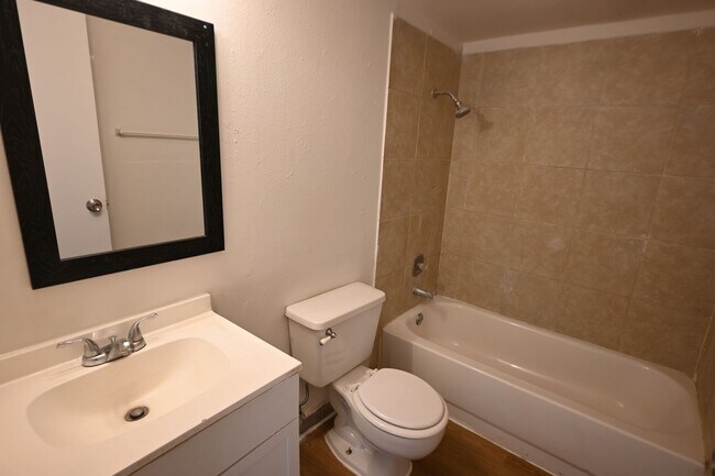 Building Photo - 2 Bedroom Apartment -Las Vegas -NO PETS -1...
