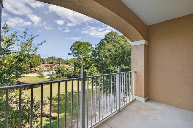 Building Photo - 625 Fairway Dr