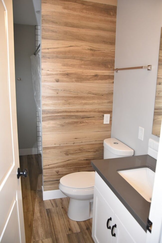 Building Photo - Fully Updated 3 Bedroom 2 Bath Tacoma 2 Story