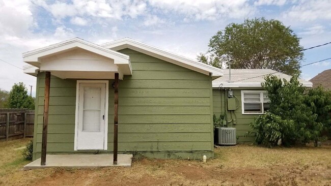 Building Photo - Charming 4-bedroom Home down the street fr...