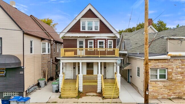 Building Photo - 928 E Locust St