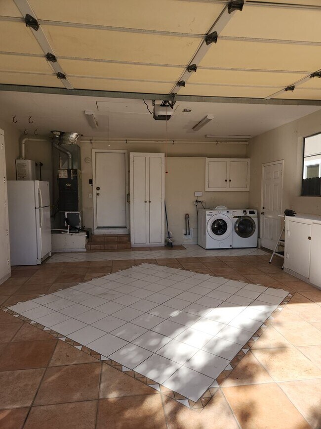 Building Photo - 3 Bedroom 2 Bathroom Single Family home in Rincon Valley with A/C and RV parking
