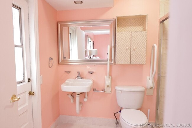 Building Photo - 842 NE 154th St