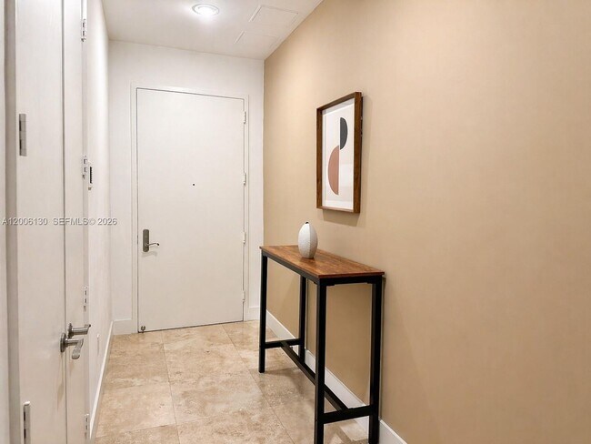 Building Photo - 15811 Collins Ave