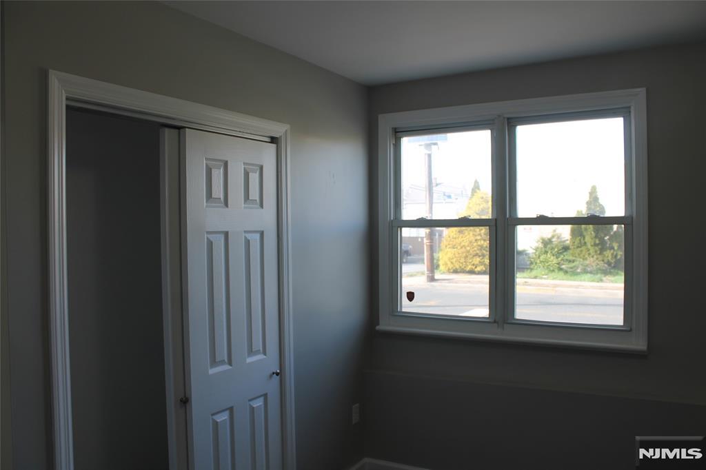 Building Photo - 519 Roosevelt Ave