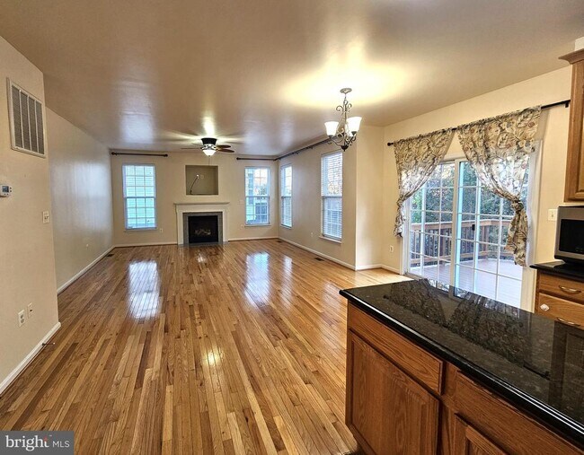 Building Photo - 6125 Hot Spring Ln