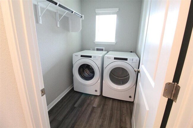 Building Photo - 504 Dayspring Cv