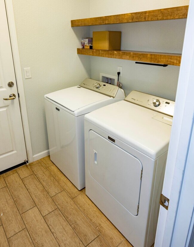 Building Photo - Great Townhome For Rent!