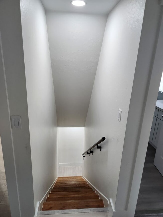 Building Photo - Modern Style and Luxury Amenities in Ephra...