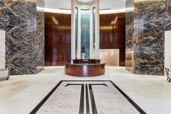 Building Photo - 15811 Collins Ave