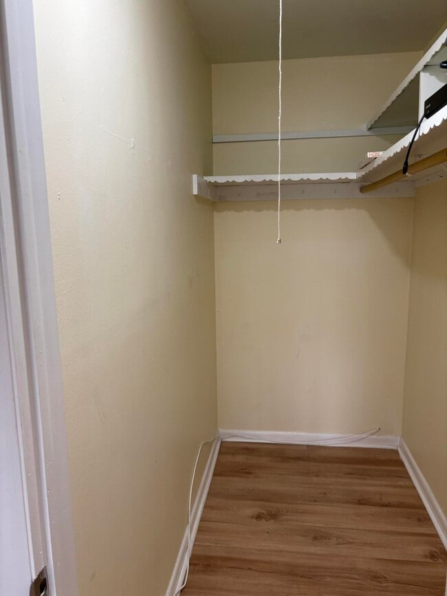 Building Photo - 241 Sheffield J